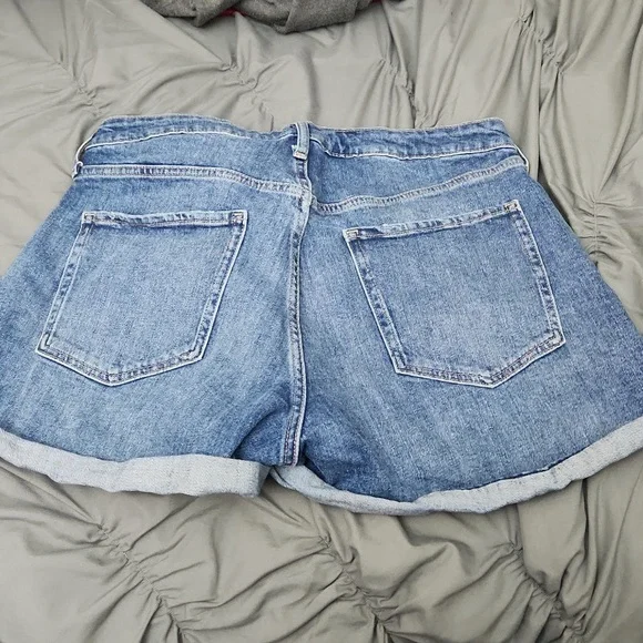 Old navy high rise curvy jean shorts - Picture 2 of 4